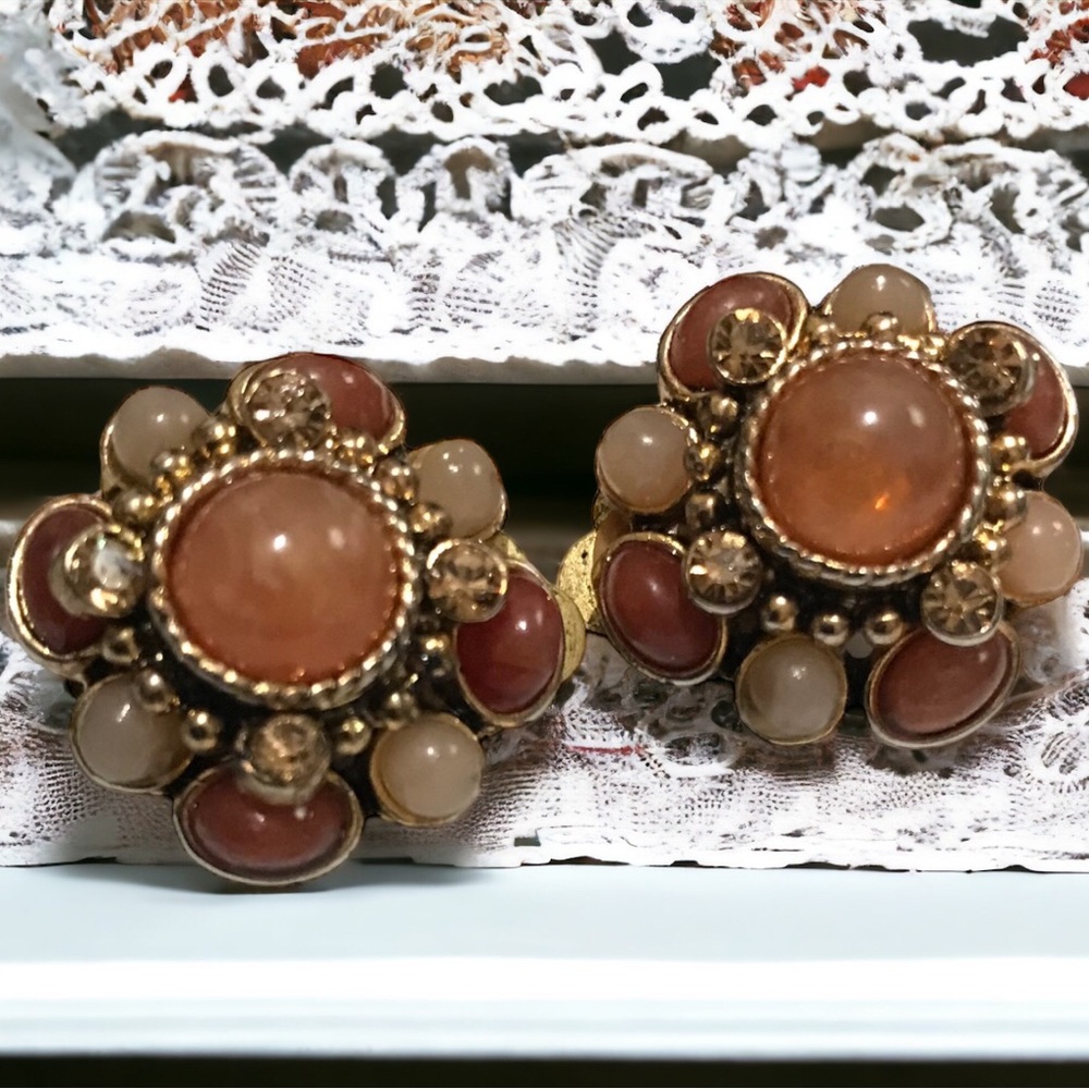SALE | Vintage Chunky Cluster Clip-On Earrings